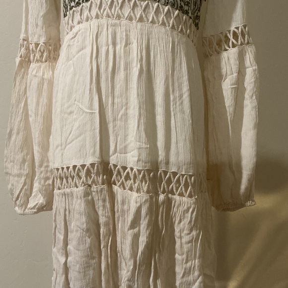 SHYANNE WOMEN'S OFF WHITE EMBROIDERED LACE PEASANT DRESS - Picture 7 of 13